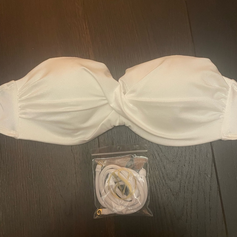 Victoria’s Secret White Knockout Bandeau Bikini Top 32C